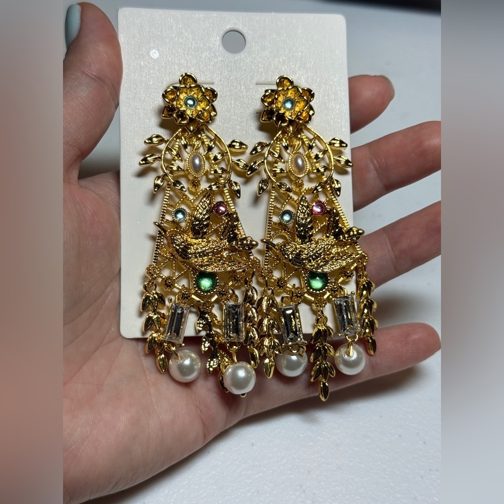 Elegant Gold Dangle Earrings - Picture 6 of 7